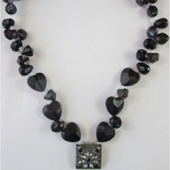 Vintage Single Strand Necklace with Black Acrylic Hearts,/Clear Crystal +Pendant - Picture 3 of 8